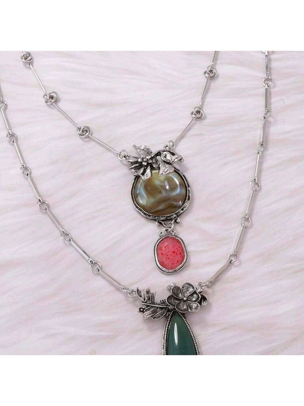 Elegant Silver and Green Pendant Necklace - Picture 4 of 5
